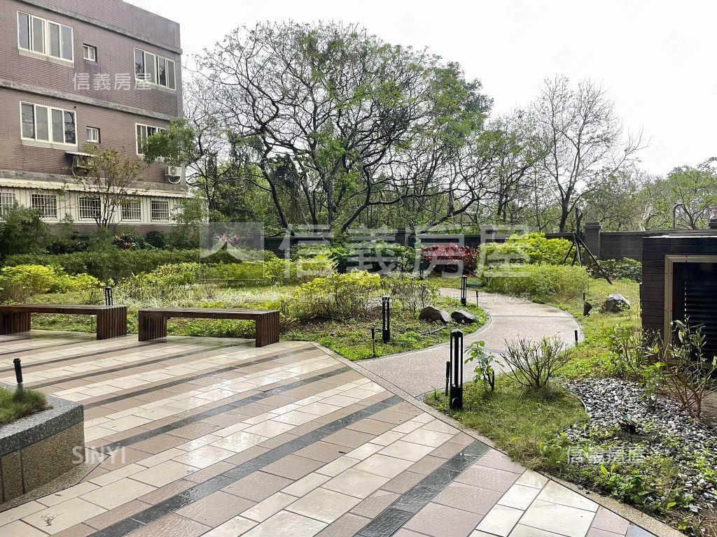 草漯鴻灃一心兩房車位房屋室內格局與周邊環境