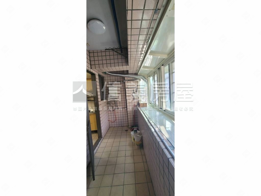 國際富市三房雙車位房屋室內格局與周邊環境