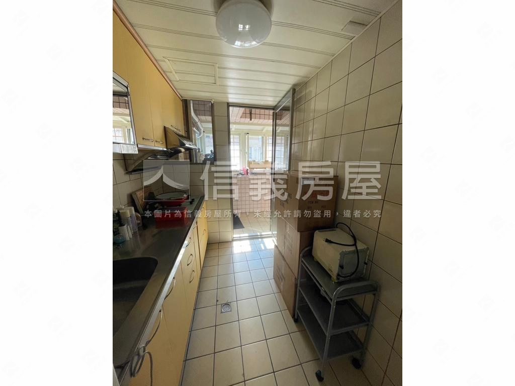 國際富市三房雙車位房屋室內格局與周邊環境