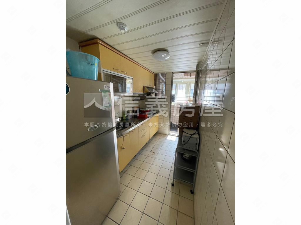 國際富市三房雙車位房屋室內格局與周邊環境