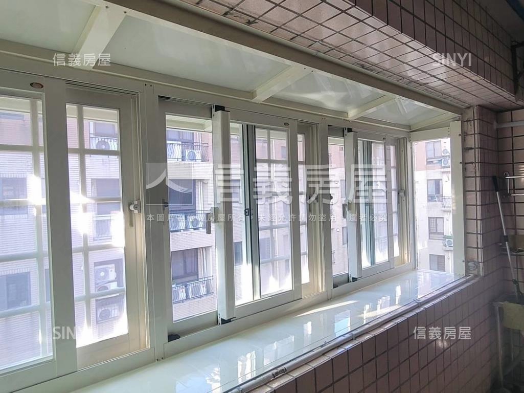 國際富市三房雙車位房屋室內格局與周邊環境