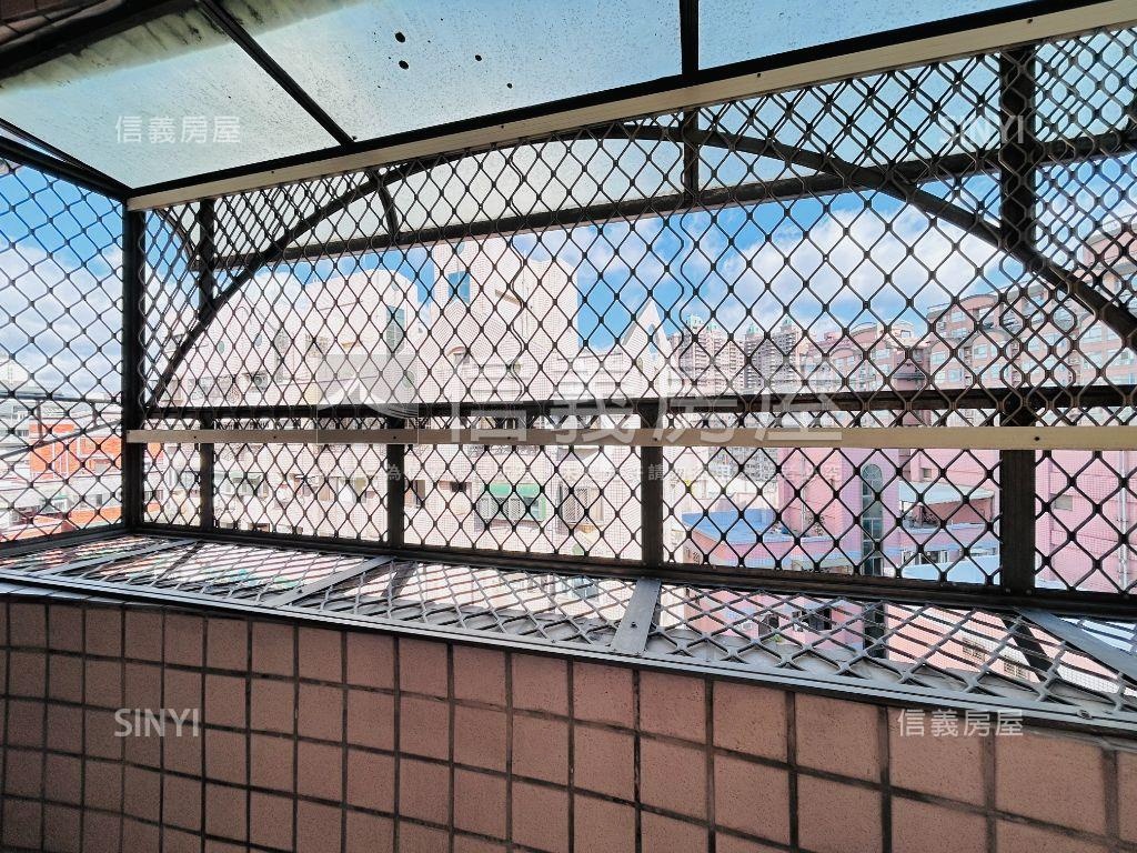 國際富市三房雙車位房屋室內格局與周邊環境