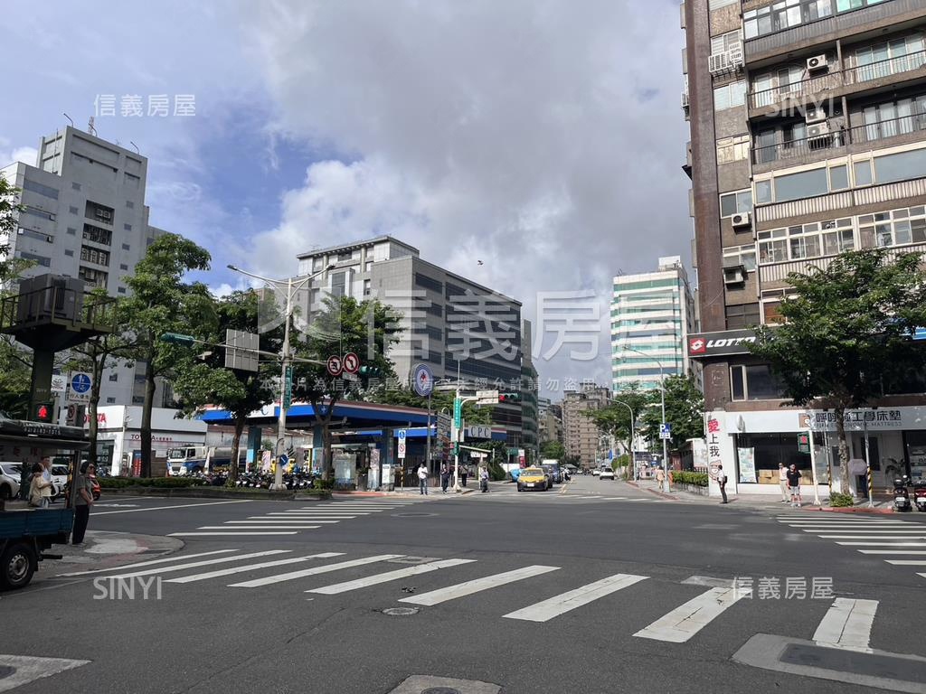小巨蛋商機好停車人潮金店房屋室內格局與周邊環境