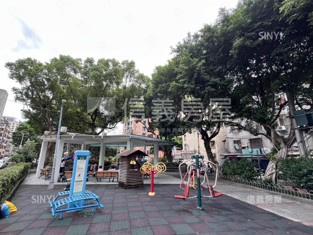 小巨蛋商機好停車人潮金店房屋室內格局與周邊環境