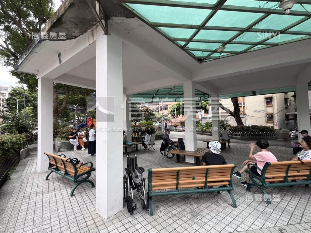 小巨蛋商機好停車人潮金店房屋室內格局與周邊環境
