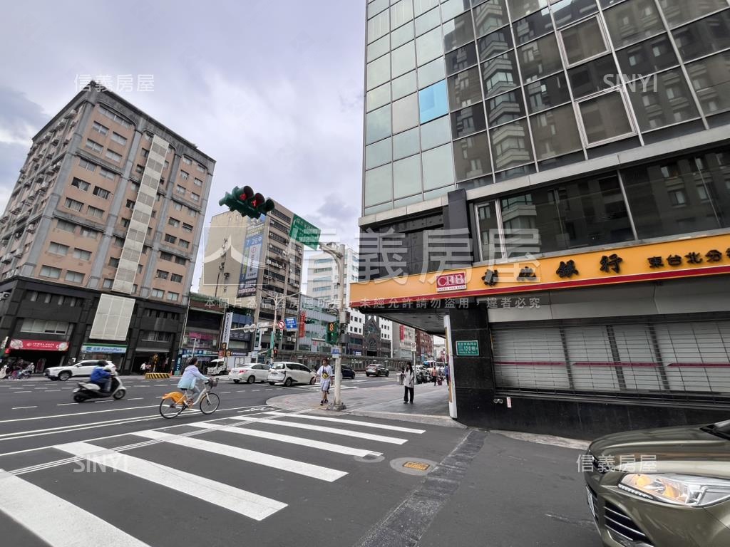 小巨蛋商機好停車人潮金店房屋室內格局與周邊環境
