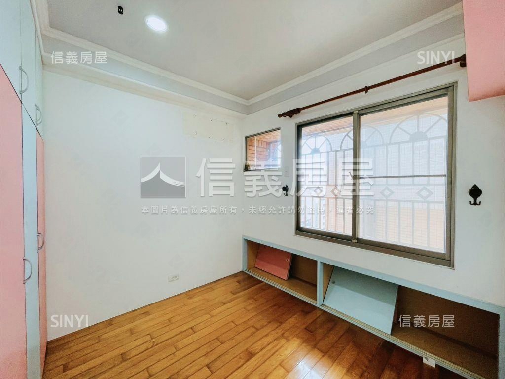 綠意景觀首排三房車位房屋室內格局與周邊環境