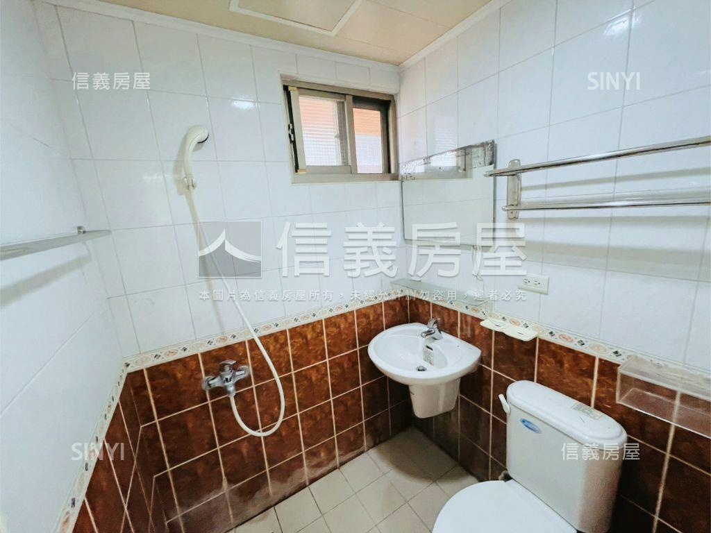 綠意景觀首排三房車位房屋室內格局與周邊環境