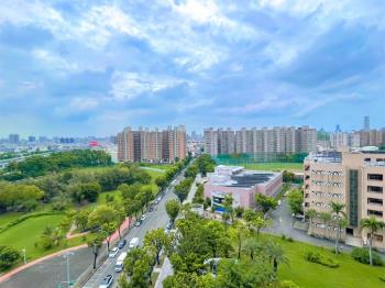 綠意景觀首排三房平移車位