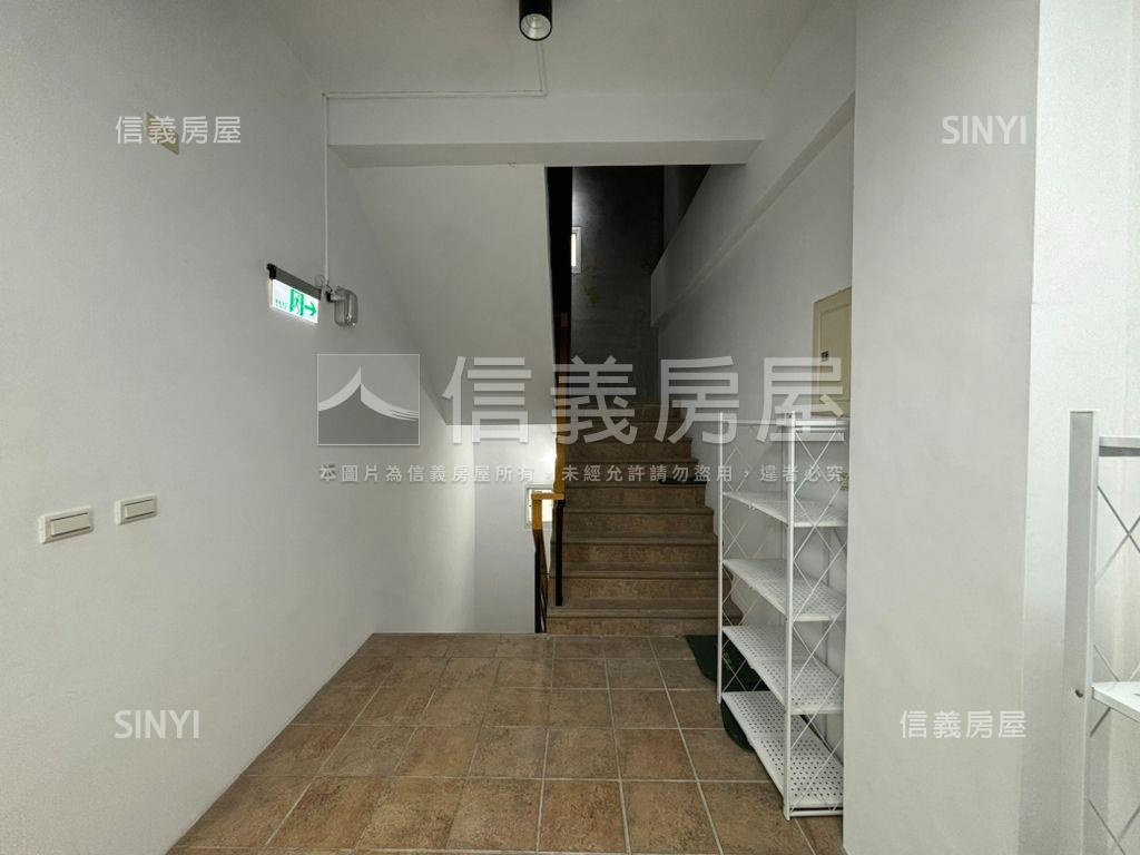 亞灣約１１米面寬金店房屋室內格局與周邊環境