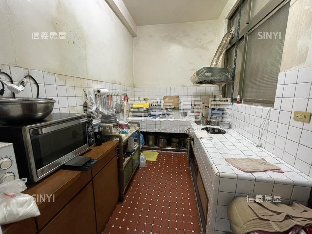 東大路方正透天房屋室內格局與周邊環境