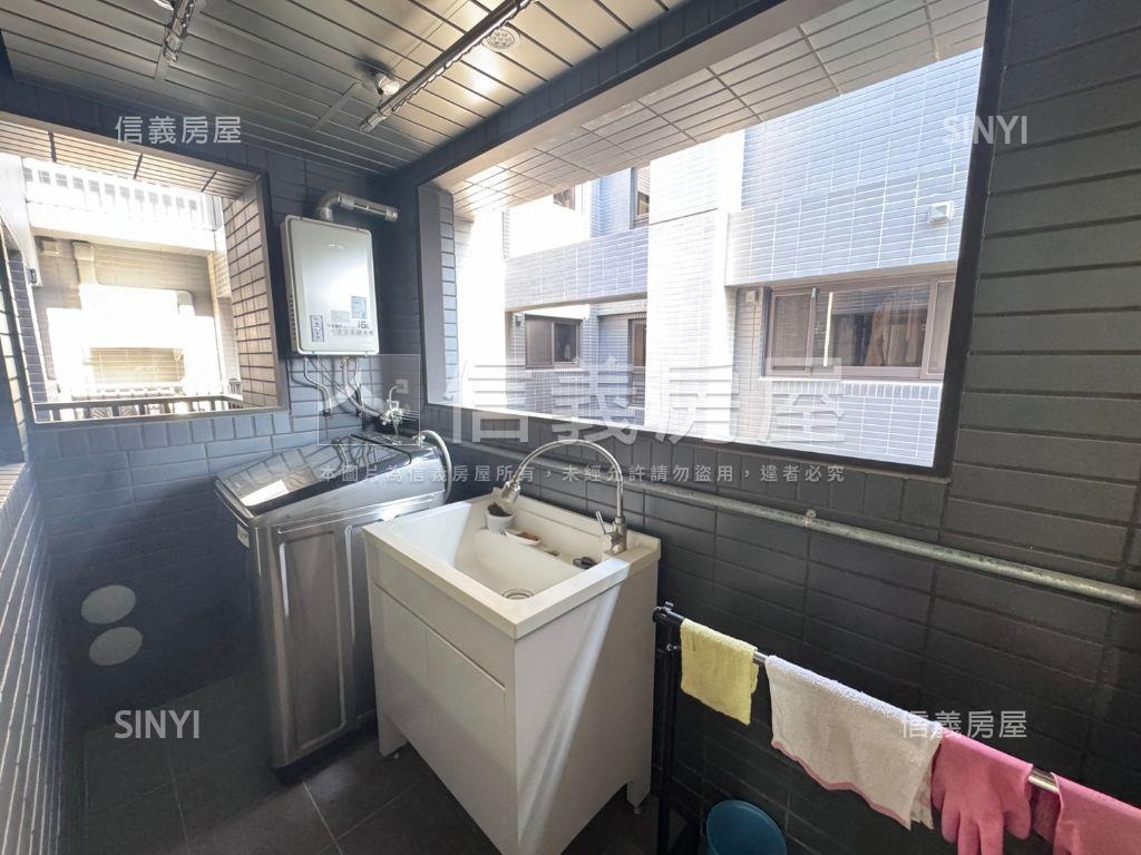 ★宜誠世界極３房車位房屋室內格局與周邊環境