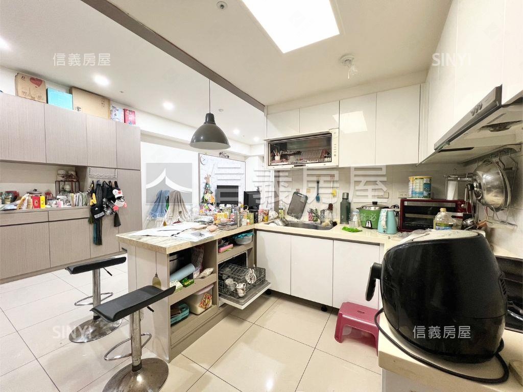 八擴。麗寶美裝潢三房車位房屋室內格局與周邊環境