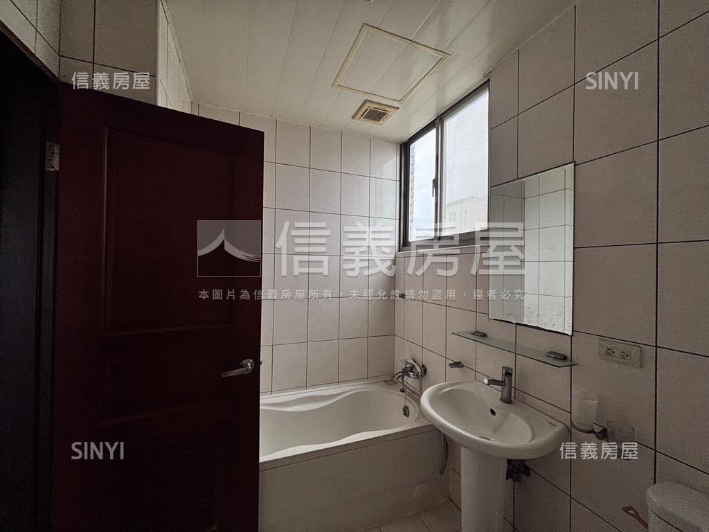 校墅華廈方正大三房房屋室內格局與周邊環境