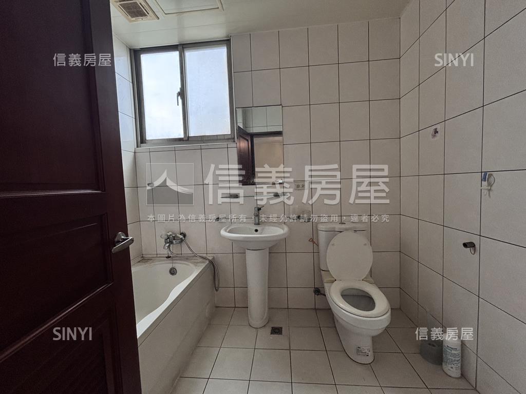 校墅華廈方正大三房房屋室內格局與周邊環境