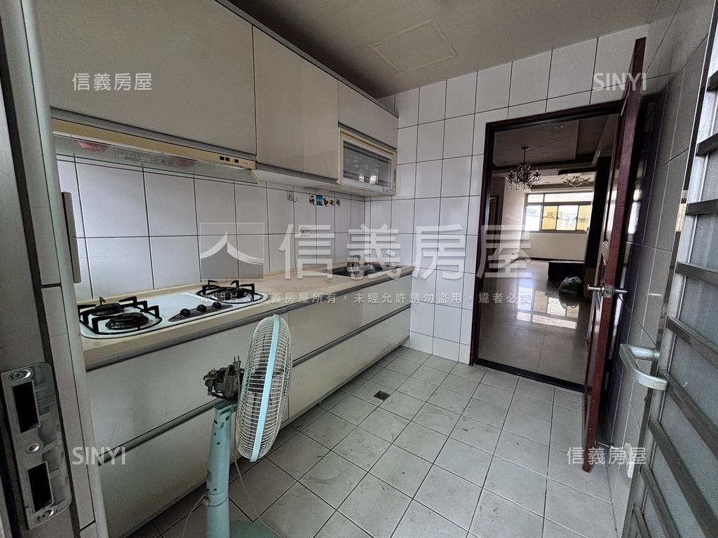 校墅華廈方正大三房房屋室內格局與周邊環境