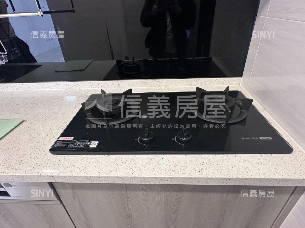 悅峰華次頂樓三房車位房屋室內格局與周邊環境
