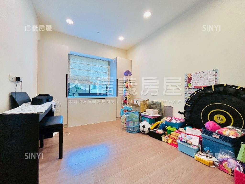 專任－歡樂家庭美３房車位房屋室內格局與周邊環境