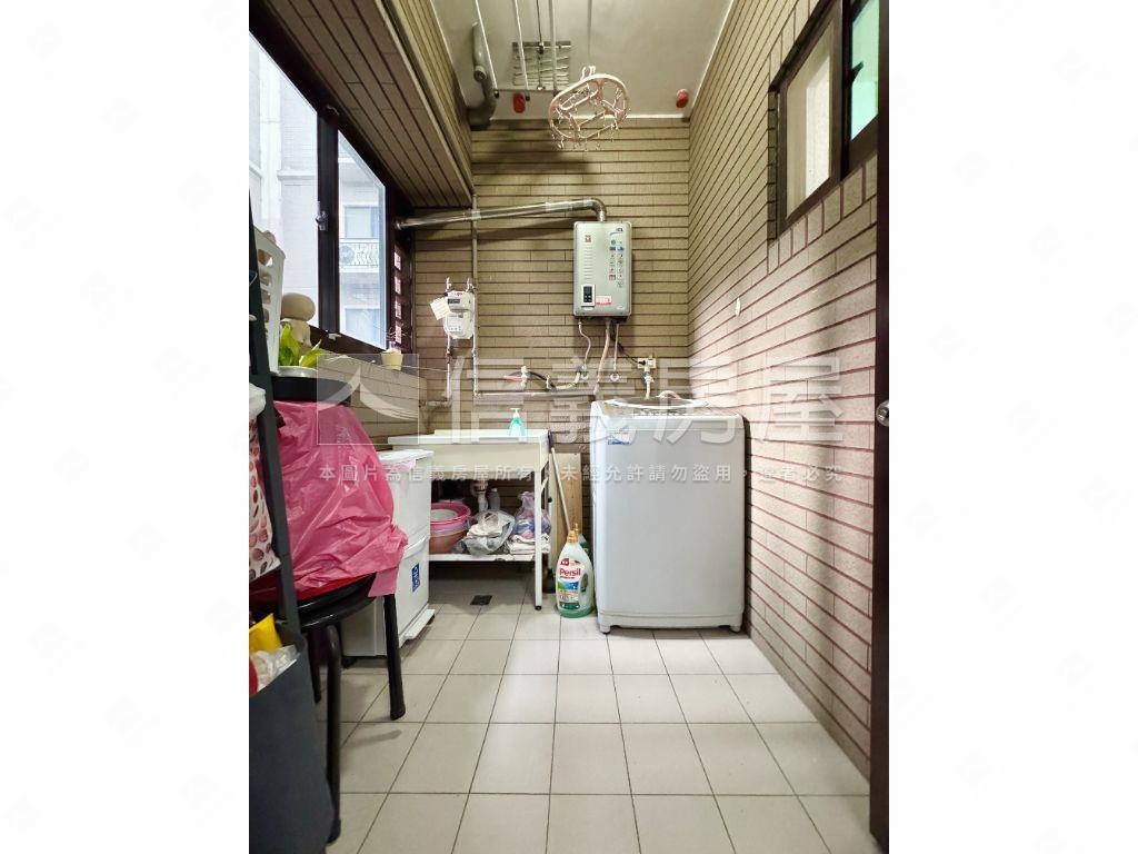 專任－歡樂家庭美３房車位房屋室內格局與周邊環境