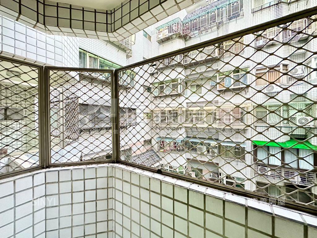 稀有中平路明亮電梯三房房屋室內格局與周邊環境