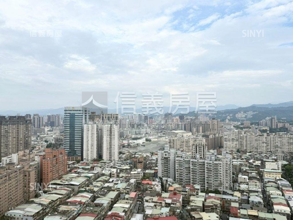 馥華艾美晴空萬里房屋室內格局與周邊環境