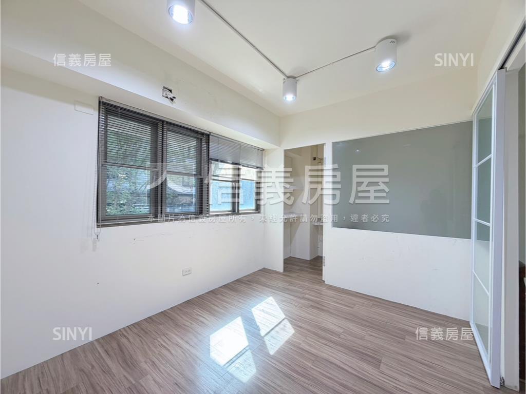 近內科稀有臻品邊間店面房屋室內格局與周邊環境