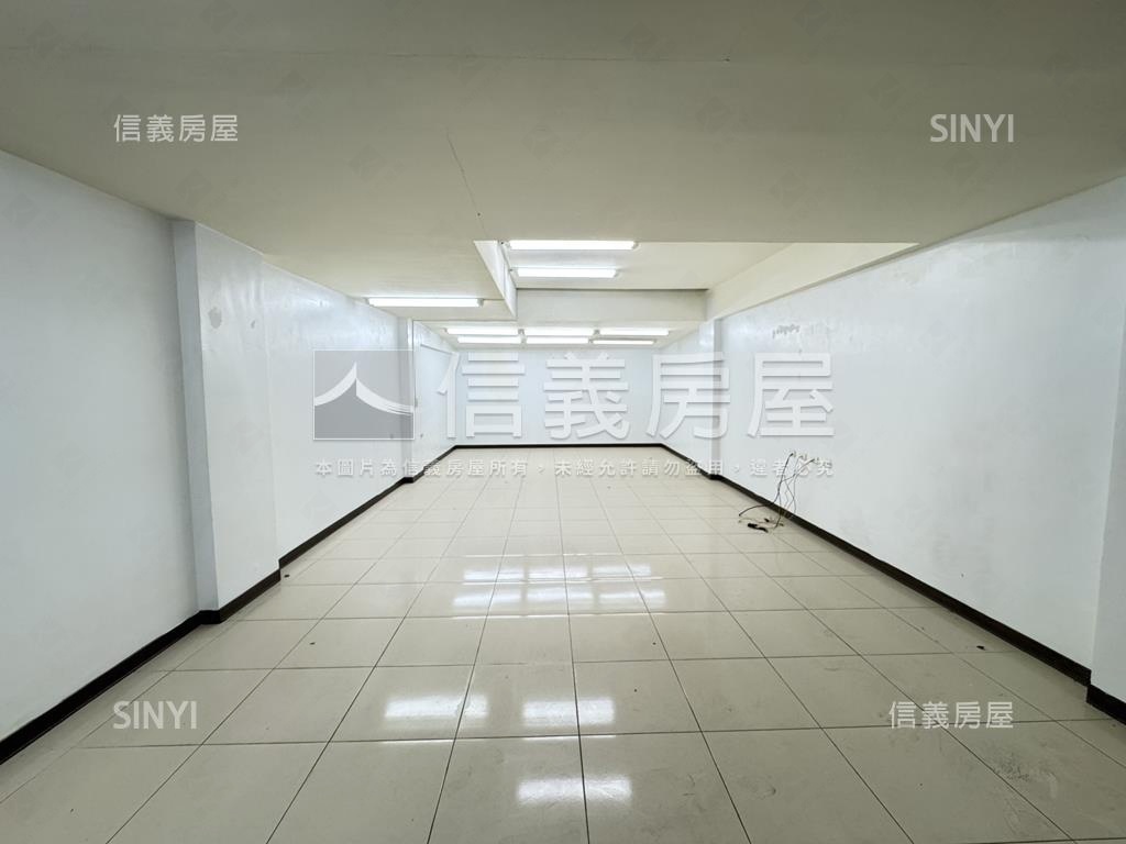 新營｜屋齡１０年內輕奢墅房屋室內格局與周邊環境