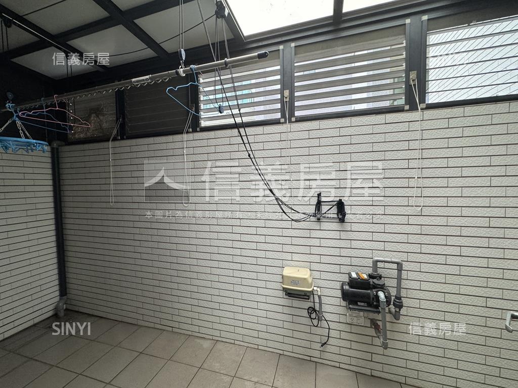 新營｜屋齡１０年內輕奢墅房屋室內格局與周邊環境