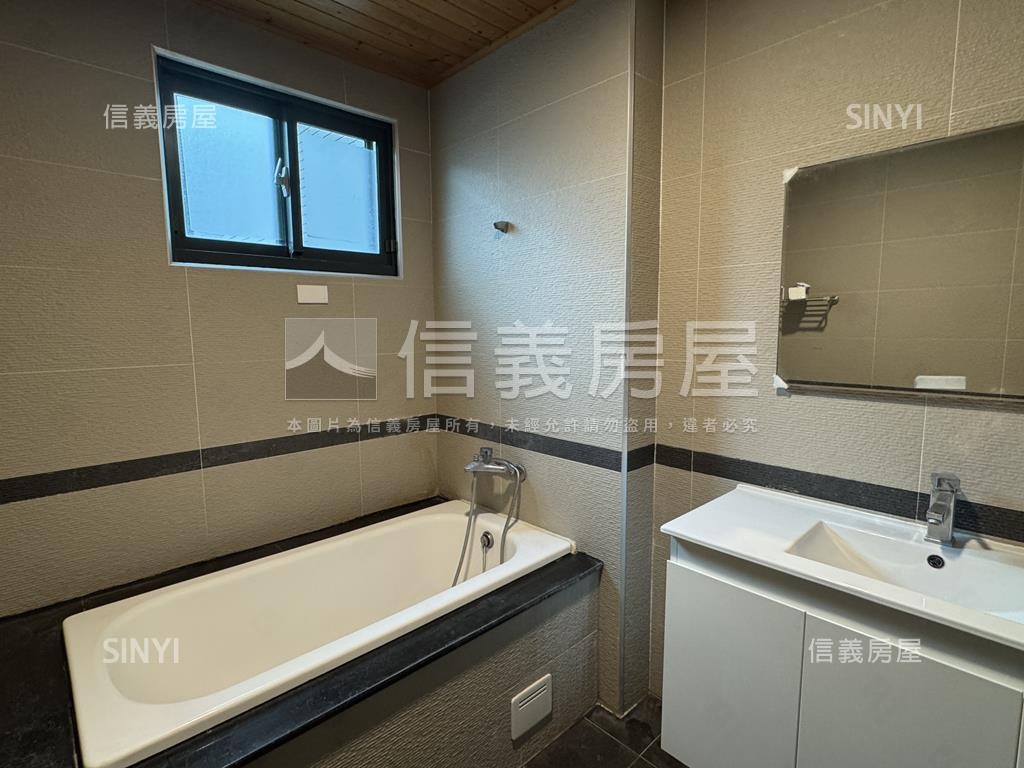 新營｜屋齡１０年內輕奢墅房屋室內格局與周邊環境