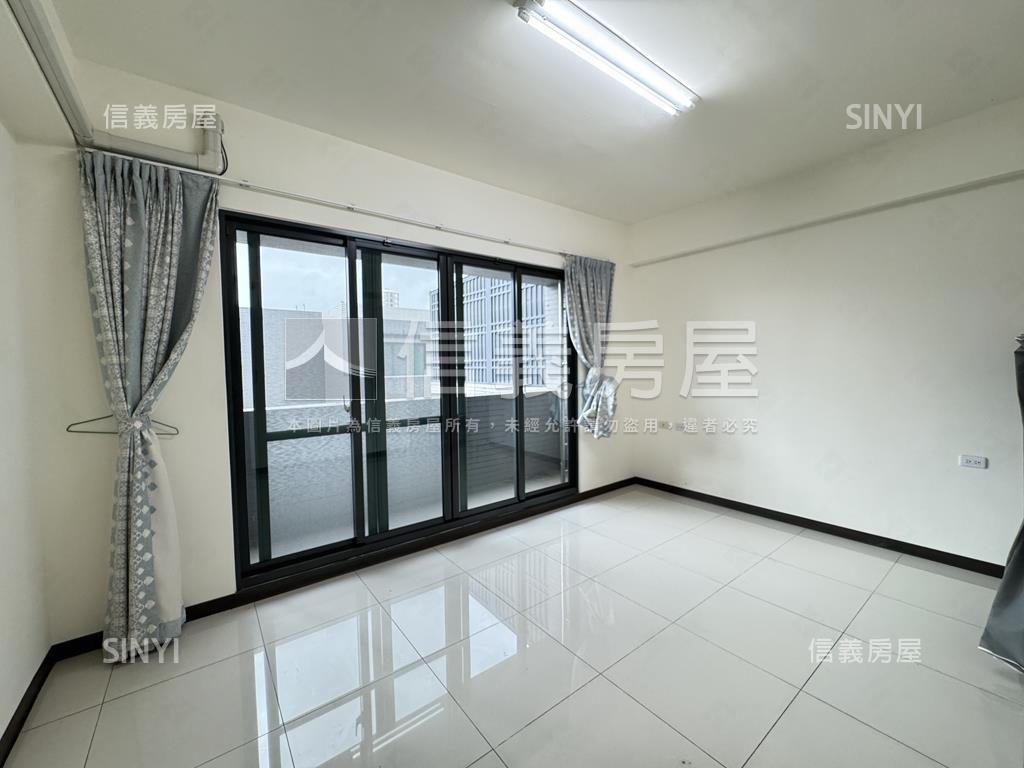 新營｜屋齡１０年內輕奢墅房屋室內格局與周邊環境