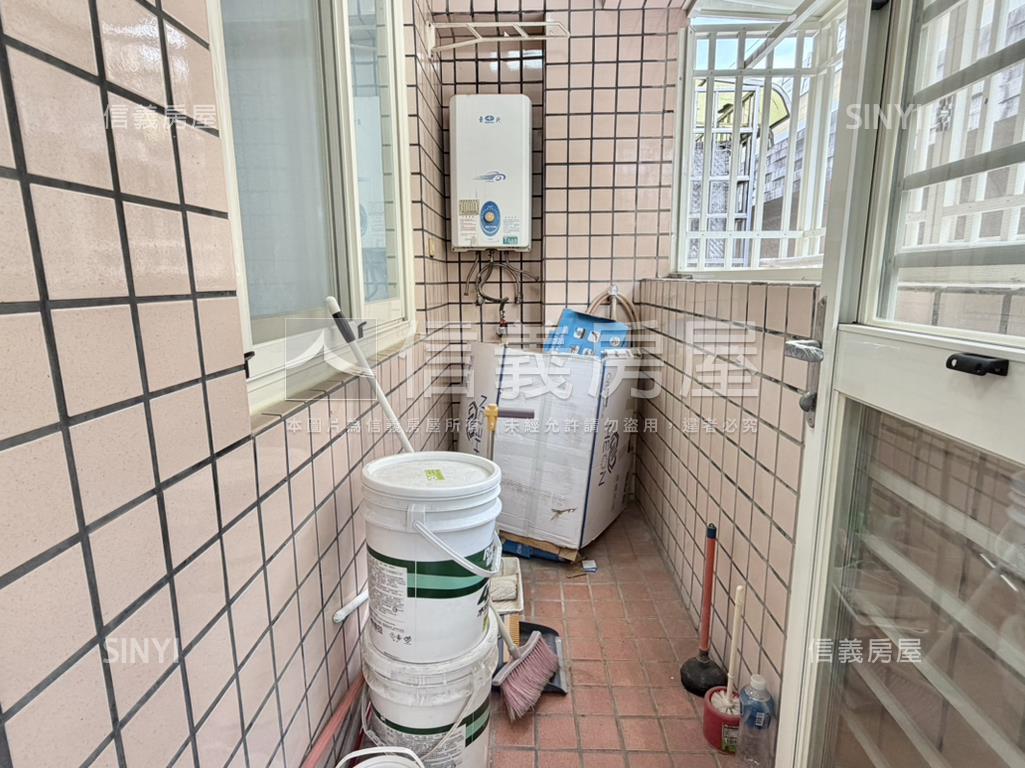 近機捷好市多全室裝潢三房房屋室內格局與周邊環境
