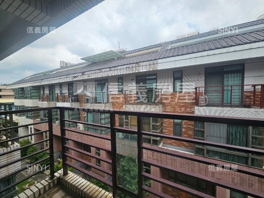 捷運附近震後社區透天房屋室內格局與周邊環境