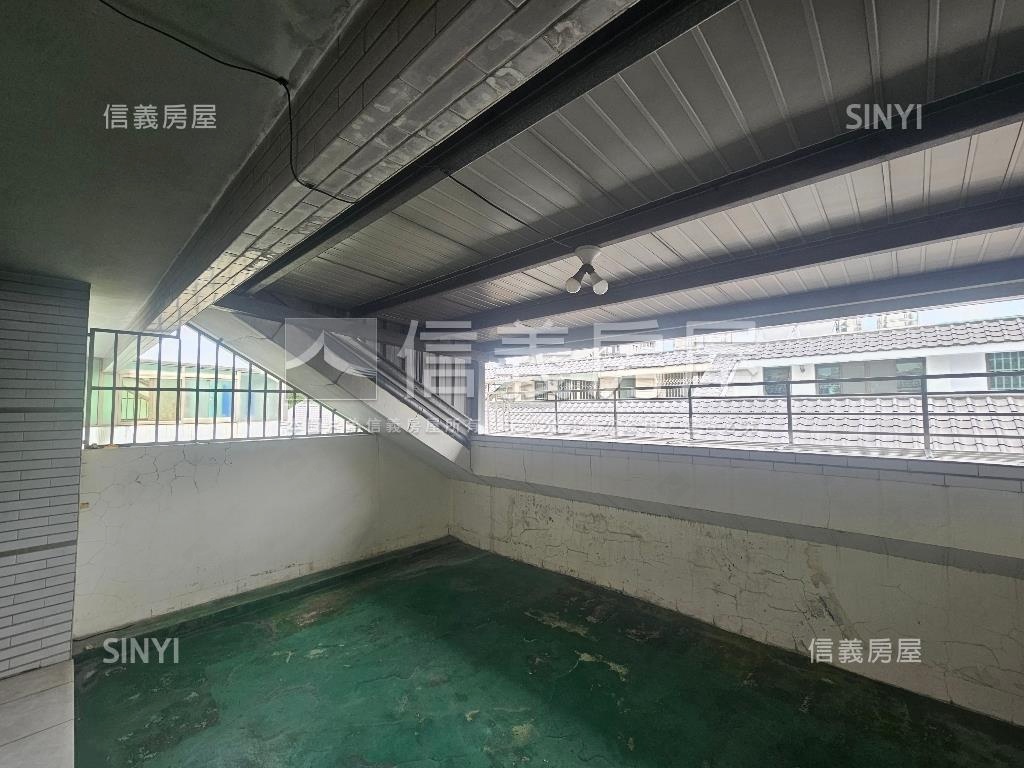 捷運附近震後社區透天房屋室內格局與周邊環境