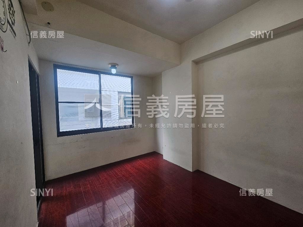 捷運附近震後社區透天房屋室內格局與周邊環境