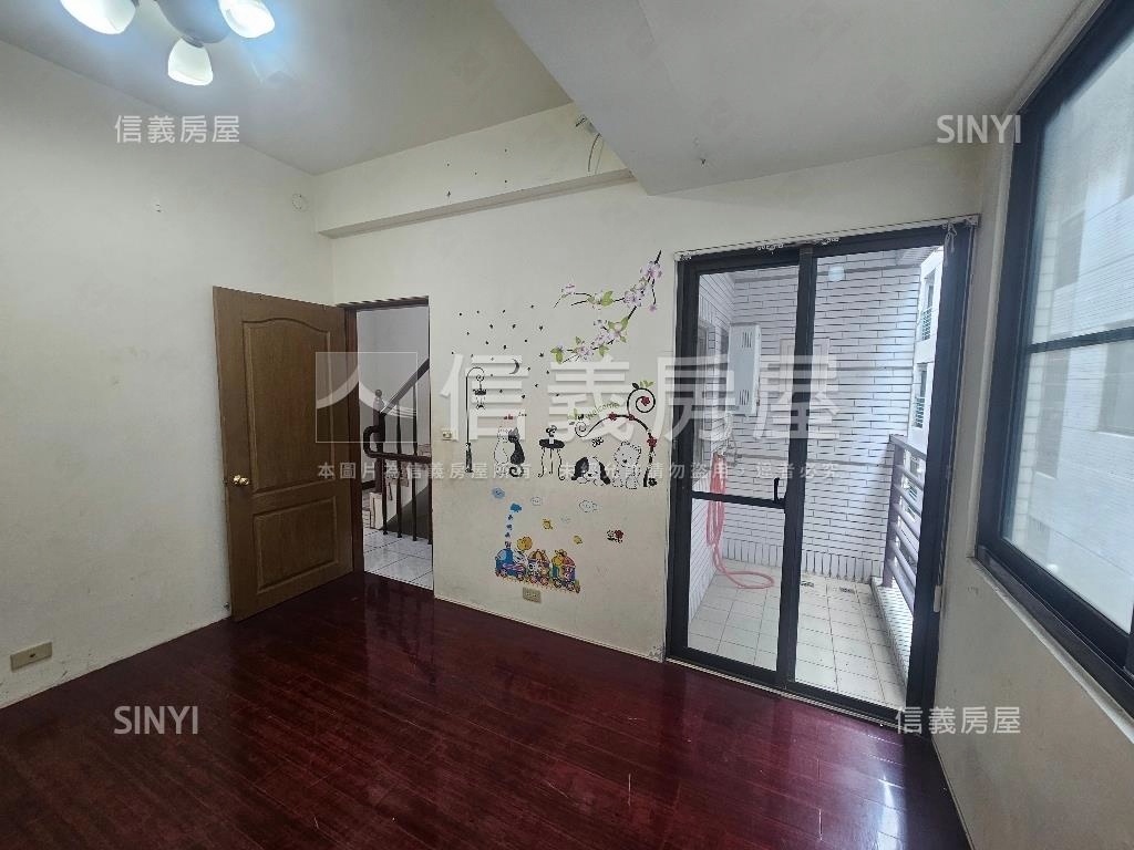 捷運附近震後社區透天房屋室內格局與周邊環境