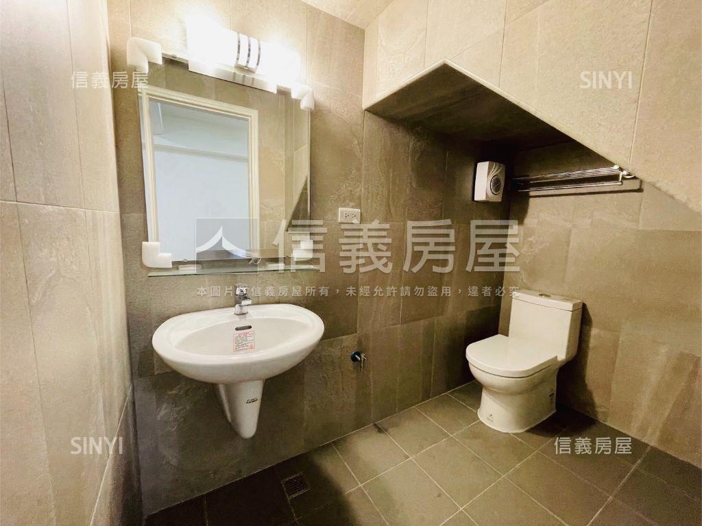 鳳山整新住辦店含平車Ⅱ房屋室內格局與周邊環境