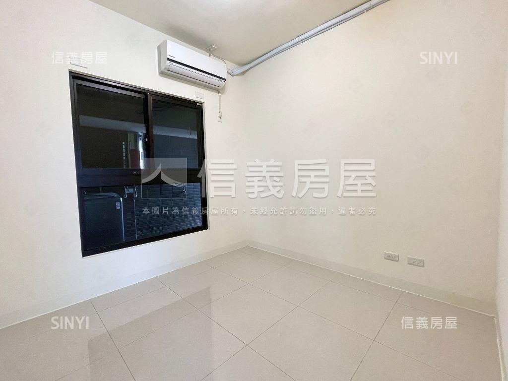左營超值三年屋附平面車位房屋室內格局與周邊環境