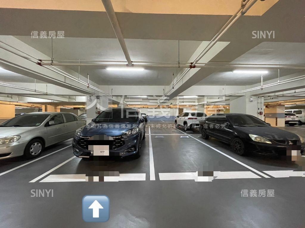 左營超值三年屋附平面車位房屋室內格局與周邊環境