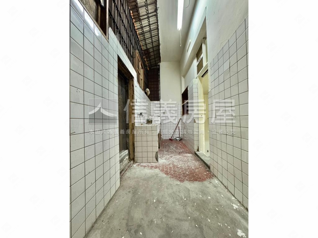 信義路黃金店面房屋室內格局與周邊環境