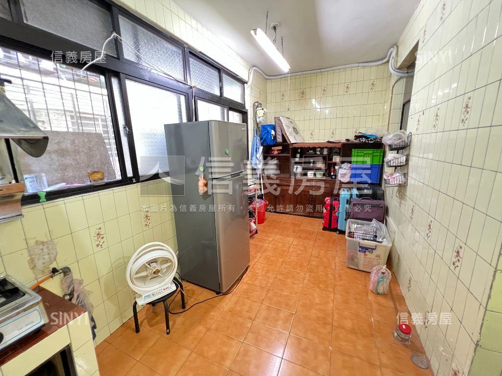 新泰國小３樓美寓房屋室內格局與周邊環境
