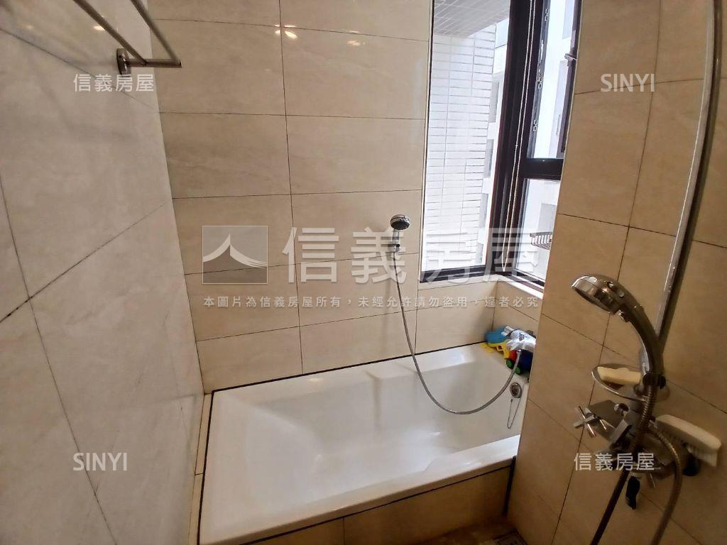 蒙德里安三房車位房屋室內格局與周邊環境