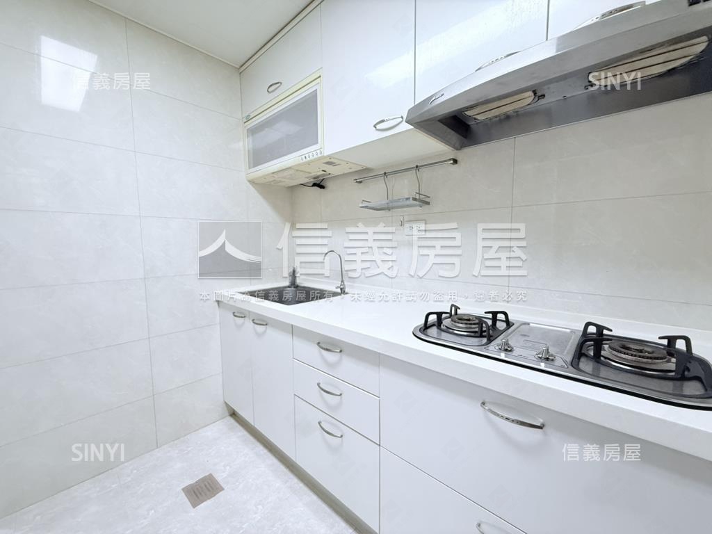 景安雙併電梯稀有三房房屋室內格局與周邊環境