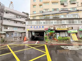 孩子王平面車位