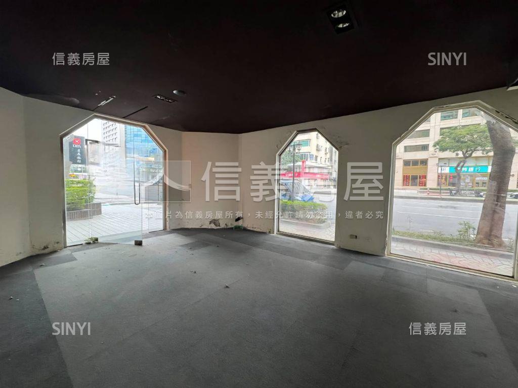 民生東稀有面寬角店房屋室內格局與周邊環境