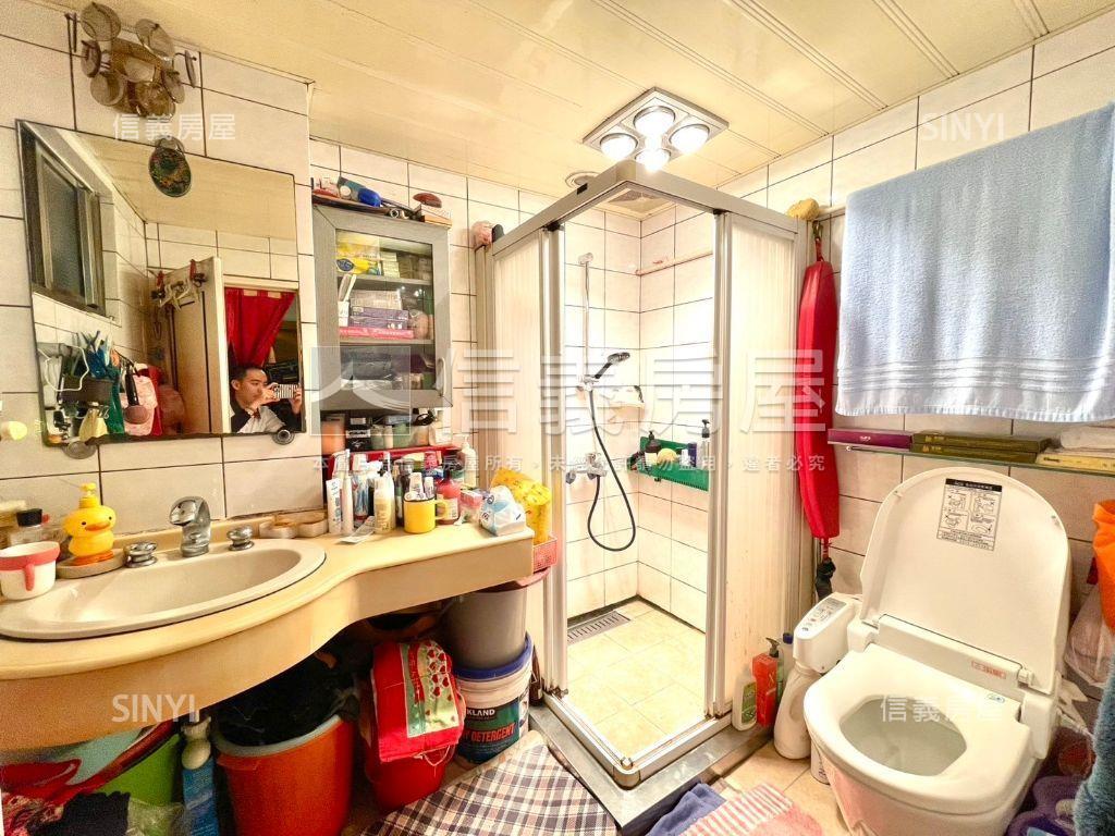 捷運靜巷電梯管理三房房屋室內格局與周邊環境