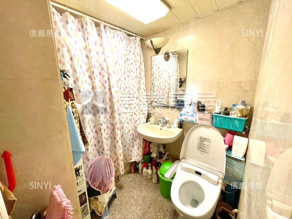 捷運靜巷電梯管理三房房屋室內格局與周邊環境