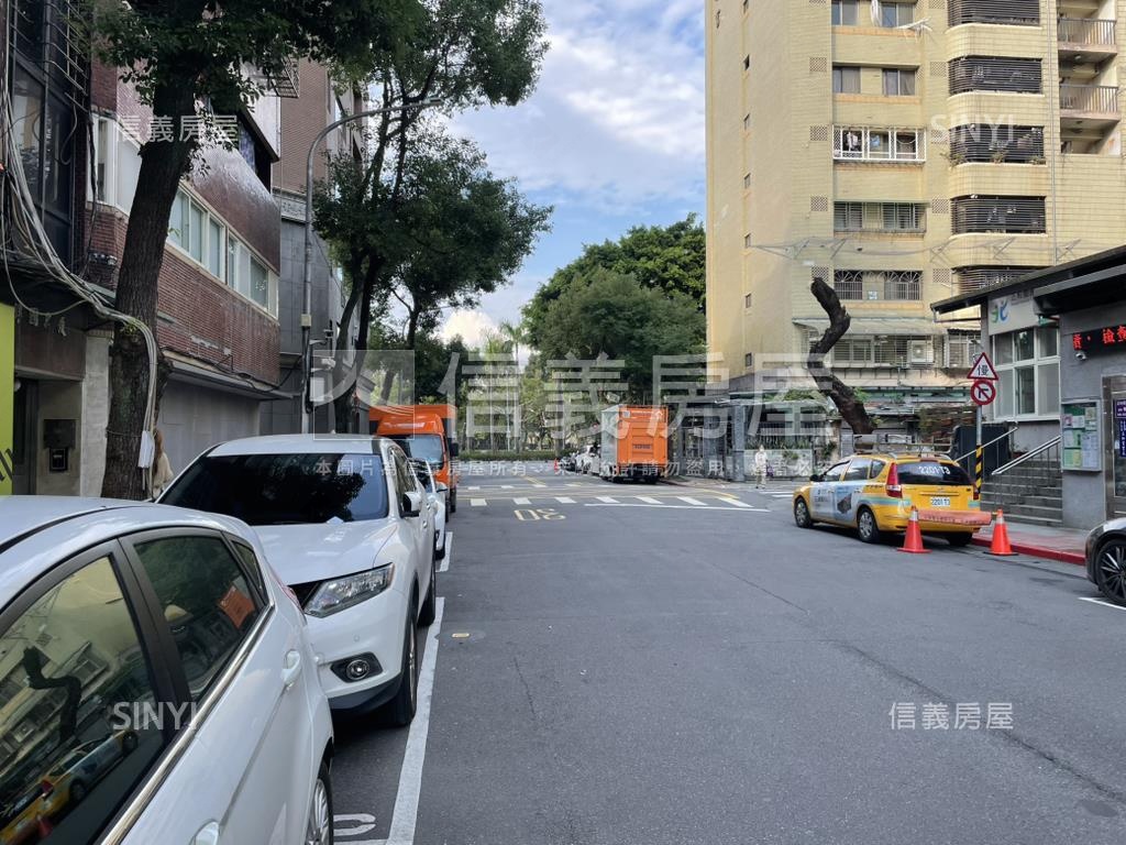 仁愛路四段靜巷電梯４房房屋室內格局與周邊環境