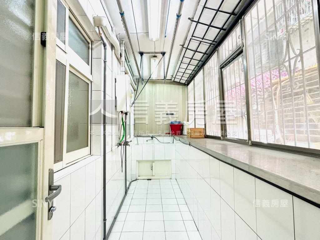 士東車庫美裝一樓房屋室內格局與周邊環境