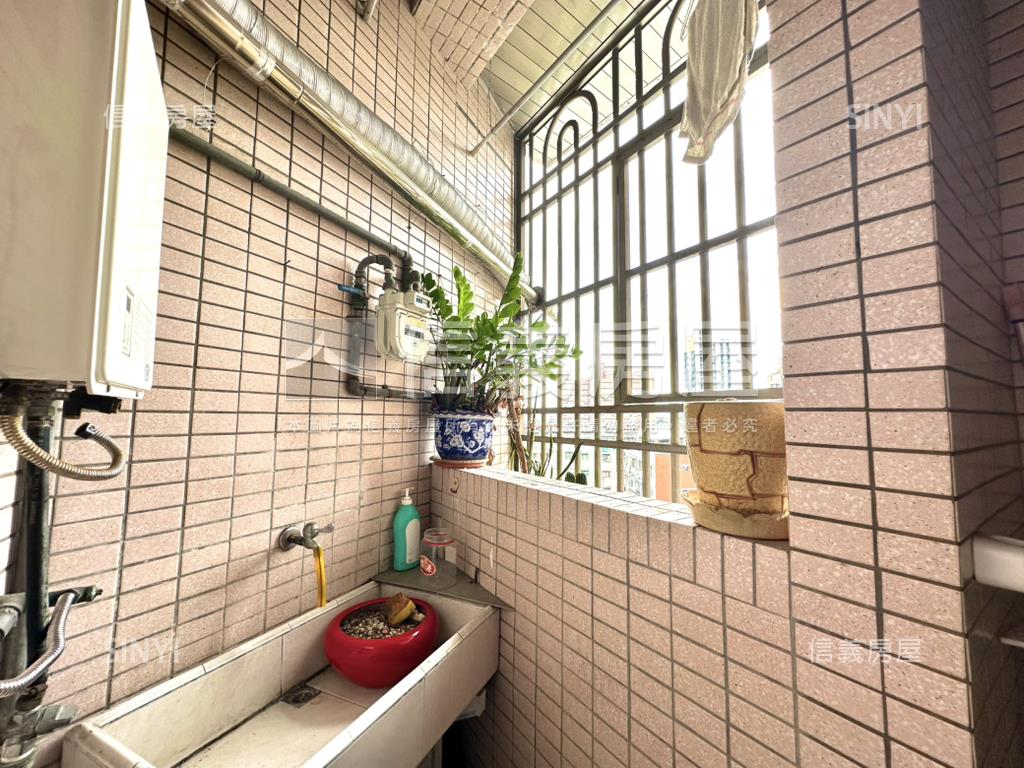 萊茵尊品亮麗套房房屋室內格局與周邊環境