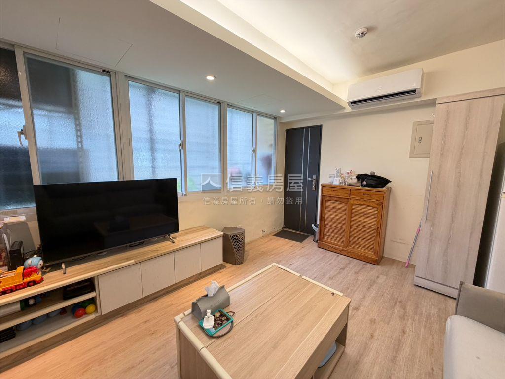 近捷運全聯美裝二樓房屋室內格局與周邊環境